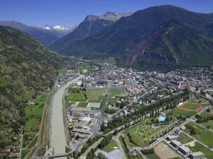 Photo aérienne de l’usine de Lonza à Viège, entre le Rhône et la Vispa